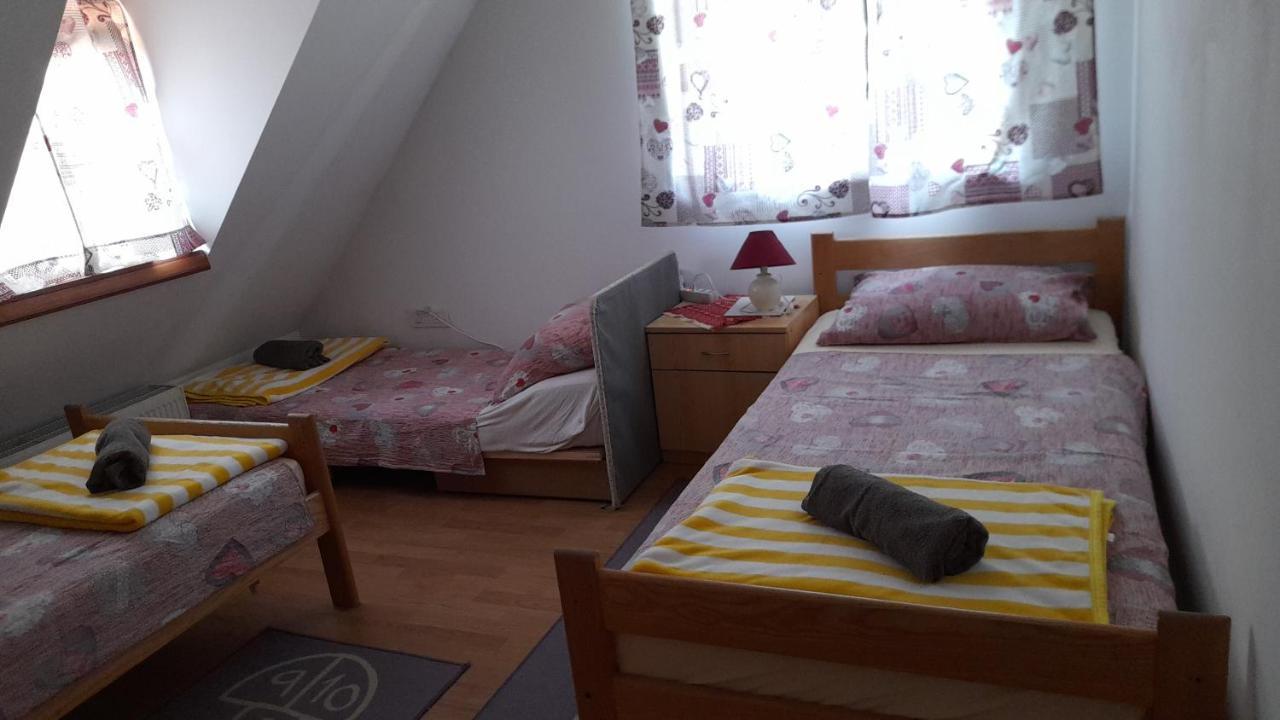 Rooms Ma La Karlovac Exteriör bild