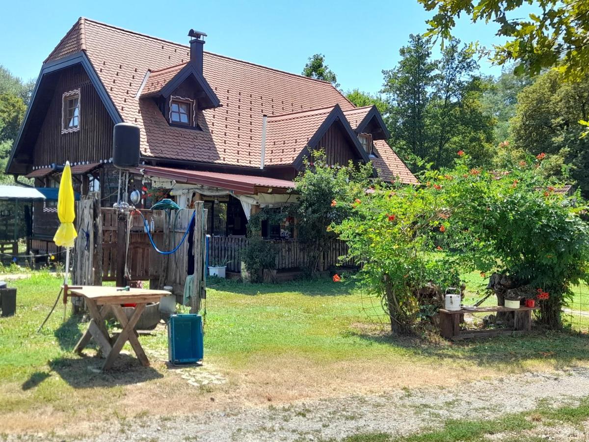 Rooms Ma La Karlovac Exteriör bild